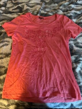 Embroidered Scoop Neck Short Sleeve Tee - Coral Pink